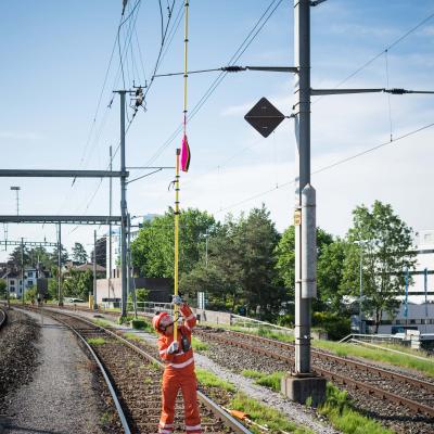 Erdung der Fahrleitung