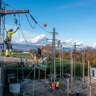 Netzelektriker am Strommasten